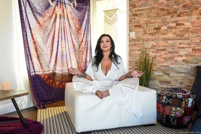sheridan-love-big-boobs-cult-leader